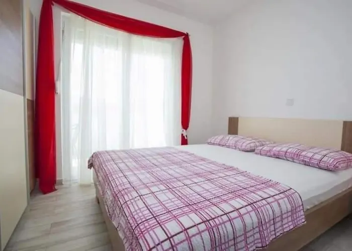 Tony * Μακάρσκα