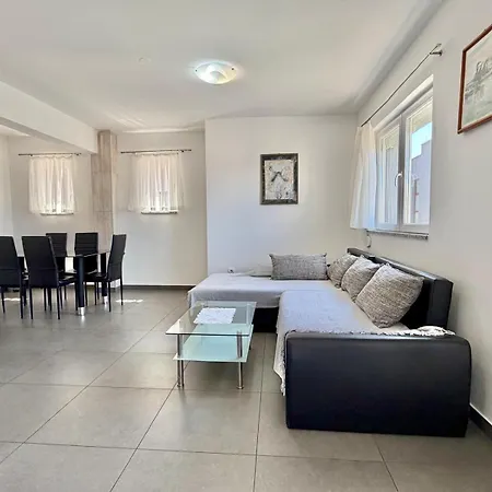Tony Apartman *