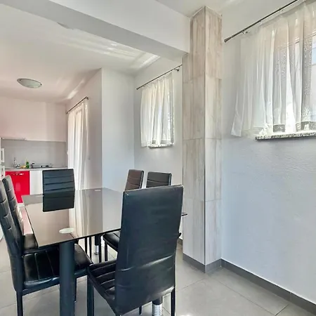 Tony Apartman Makarska